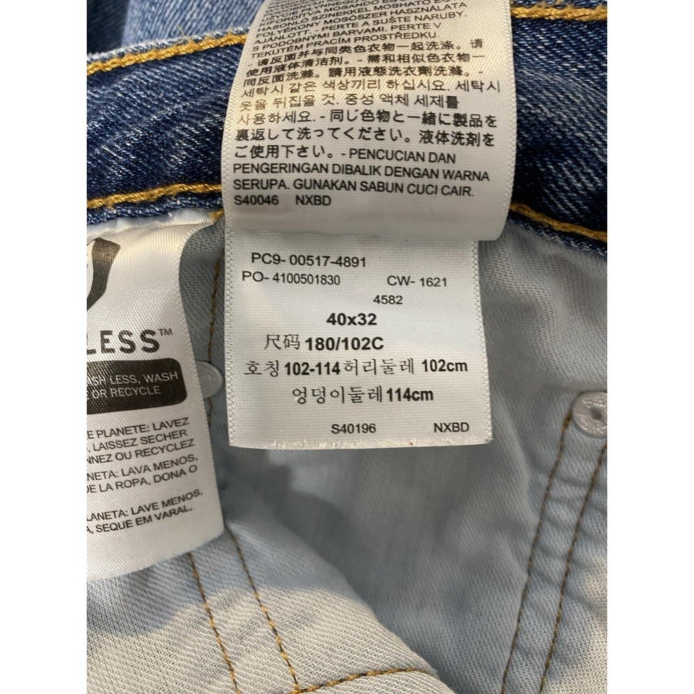 Levi's 517 Bootcut Jeans 40x32 Medium Wash Blue Distressed Hem - Picture 6 of 10